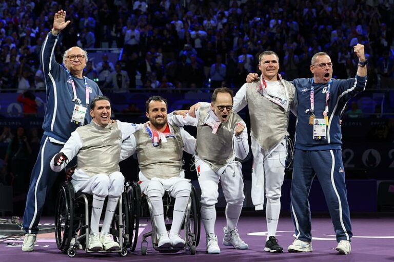 Jeux Paralympiques 2024 - Équipe de France de para escrime, médaille de bronze au fleuret hommes par équipes