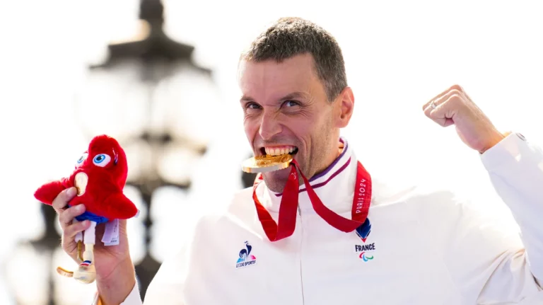 Triathlon Jeux Paralympiques 2024 : Alexis Hanquinquant en or en PTS4