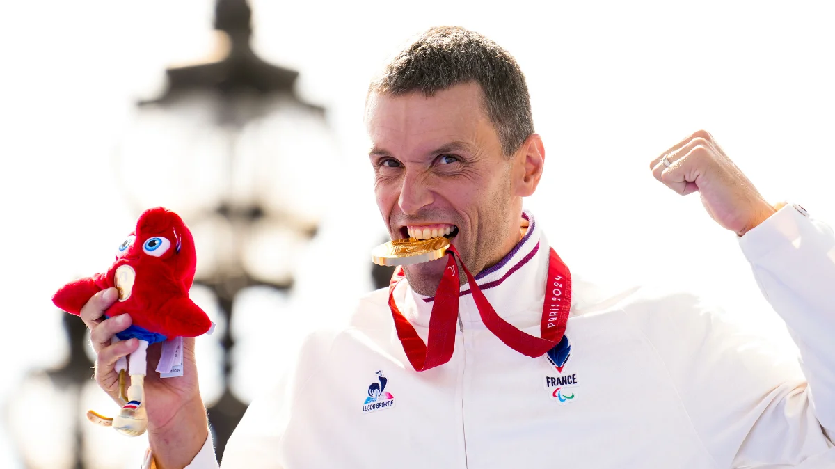 Triathlon Jeux Paralympiques 2024 : Alexis Hanquinquant en or en PTS4